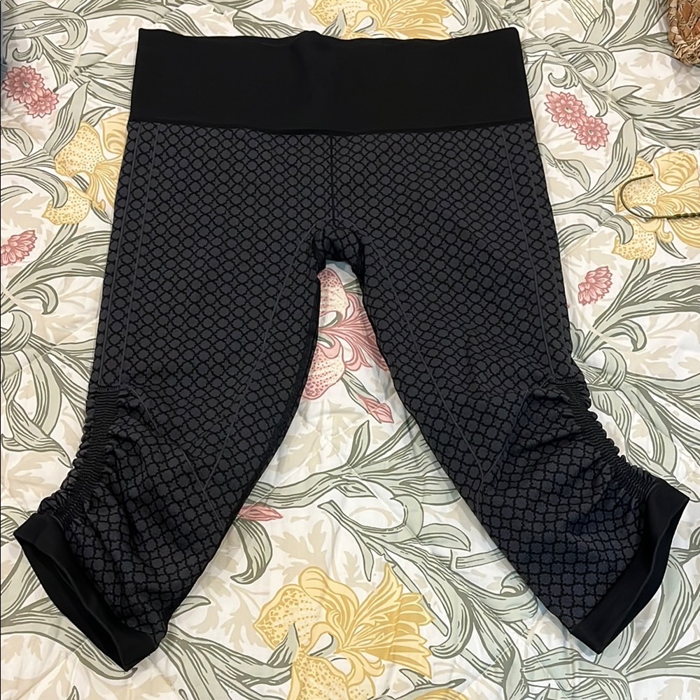 lululemon athletica Black Leggings with Textured Pattern and Wide Waistband